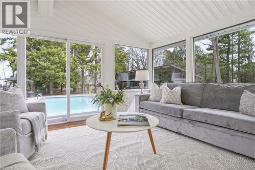 1189 Britannia Road, Burlington, ON - Indoor Photo Showing Living Room