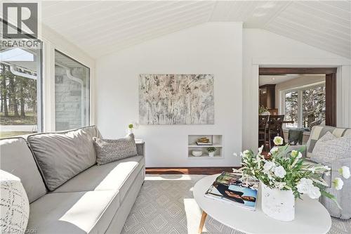 1189 Britannia Road, Burlington, ON - Indoor Photo Showing Living Room