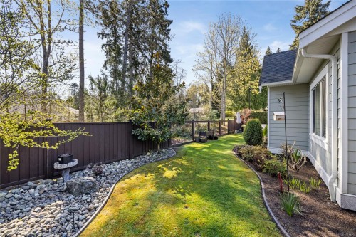 651 Eaglecrest Dr, Qualicum Beach, BC 