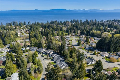 651 Eaglecrest Dr, Qualicum Beach, BC 