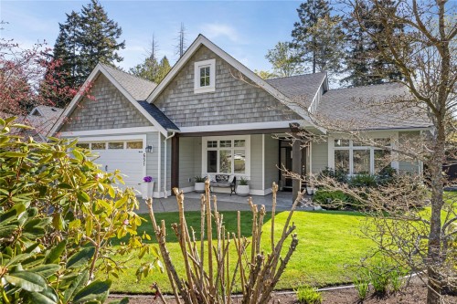651 Eaglecrest Dr, Qualicum Beach, BC 