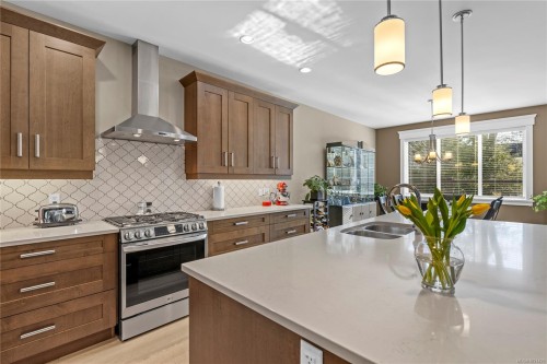 651 Eaglecrest Dr, Qualicum Beach, BC 