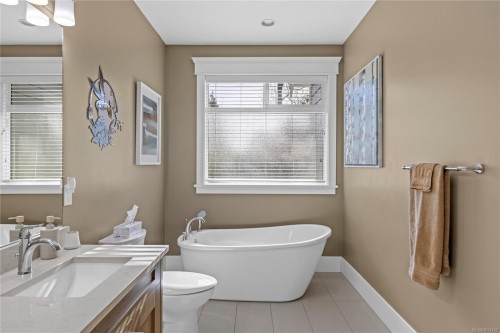 651 Eaglecrest Dr, Qualicum Beach, BC 