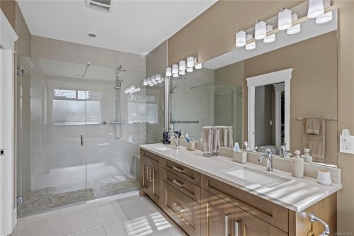 651 Eaglecrest Dr, Qualicum Beach, BC 