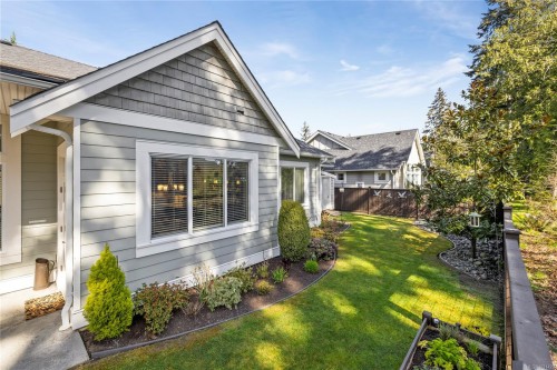 651 Eaglecrest Dr, Qualicum Beach, BC 