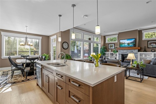 651 Eaglecrest Dr, Qualicum Beach, BC 