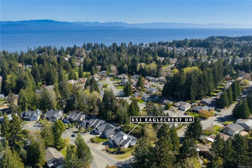 651 Eaglecrest Dr, Qualicum Beach, BC 