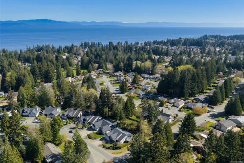 651 Eaglecrest Dr, Qualicum Beach, BC 