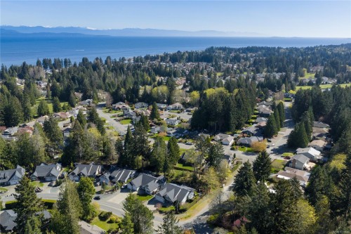 651 Eaglecrest Dr, Qualicum Beach, BC 