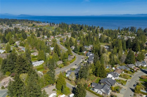 651 Eaglecrest Dr, Qualicum Beach, BC 