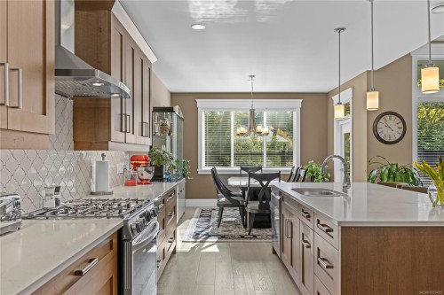 651 Eaglecrest Dr, Qualicum Beach, BC 