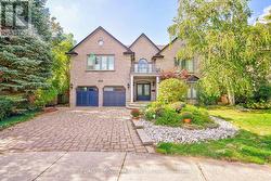1328 KING HENRY COURT Oakville, ON L6M 2Y6