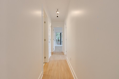 Mud Room - 11377 Av. L'Archevêque, Montréal (Montréal-Nord), QC 