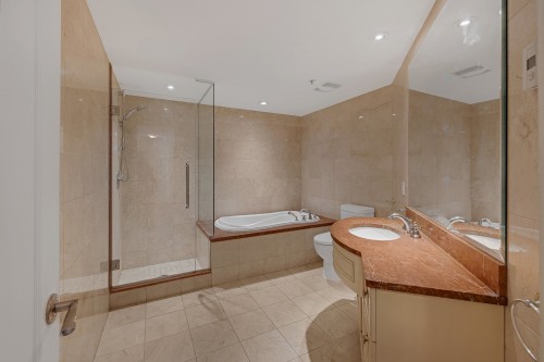 Master Bathroom - 1701-2000 Rue Drummond, Montréal (Ville-Marie), QC - Indoor Photo Showing Bathroom