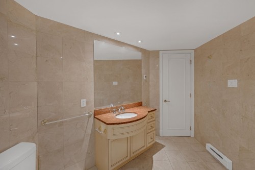 Bathroom - 1701-2000 Rue Drummond, Montréal (Ville-Marie), QC - Indoor Photo Showing Bathroom