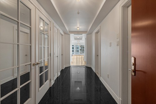 Mud Room - 1701-2000 Rue Drummond, Montréal (Ville-Marie), QC - Indoor Photo Showing Other Room