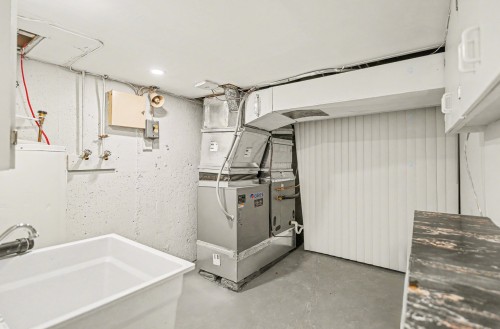 Salle de lavage - 7 Place Gounod, Laval (Saint-Vincent-De-Paul), QC 