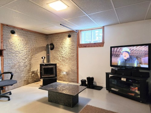 Salle familiale - 200 Rg Des Grès, Saint-Étienne-Des-Grès, QC - Indoor