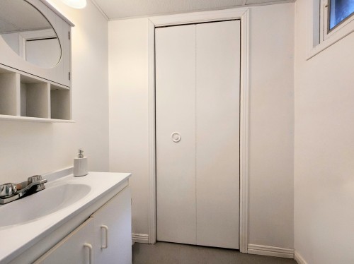 Sous-sol - 200 Rg Des Grès, Saint-Étienne-Des-Grès, QC - Indoor Photo Showing Bathroom