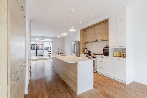 Cuisine - 129 Rue D'Ambre, Candiac, QC - Indoor Photo Showing Kitchen With Upgraded Kitchen