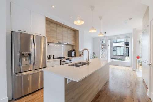 Cuisine - 129 Rue D'Ambre, Candiac, QC - Indoor Photo Showing Kitchen With Double Sink With Upgraded Kitchen