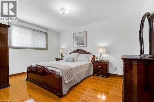 11 Forest Hill Crescent, Hamilton, ON - Indoor Photo Showing Bedroom