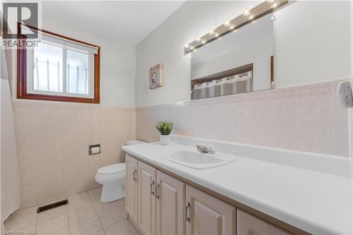 11 Forest Hill Crescent, Hamilton, ON - Indoor Photo Showing Bathroom