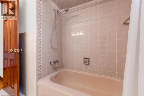 11 Forest Hill Crescent, Hamilton, ON - Indoor Photo Showing Bathroom