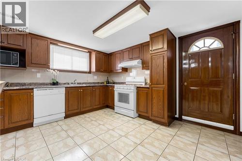 11 Forest Hill Crescent, Hamilton, ON - Indoor Photo Showing Kitchen