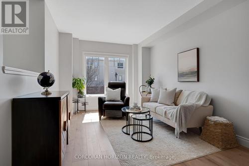 91 - 750 Lawrence Street, Cambridge, ON - Indoor Photo Showing Living Room