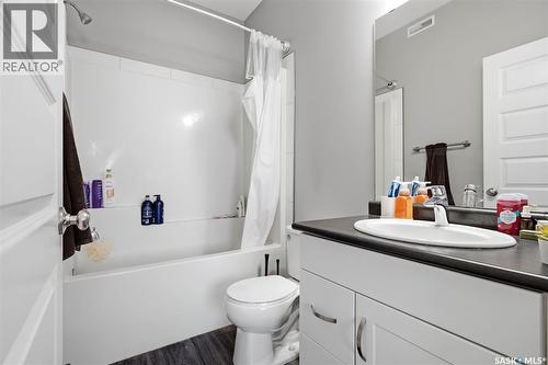 960 Wallace Street, Regina, SK - Indoor Photo Showing Bathroom