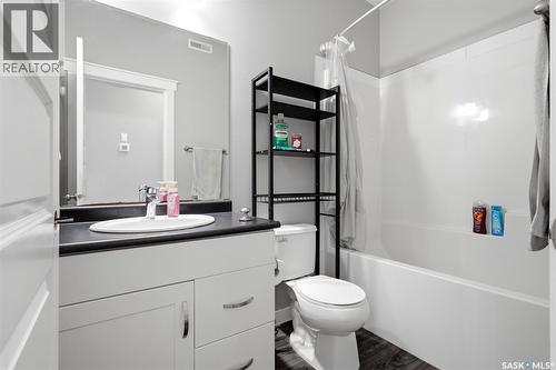 960 Wallace Street, Regina, SK - Indoor Photo Showing Bathroom
