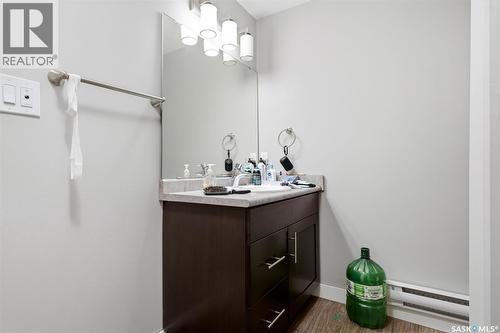 960 Wallace Street, Regina, SK - Indoor Photo Showing Bathroom