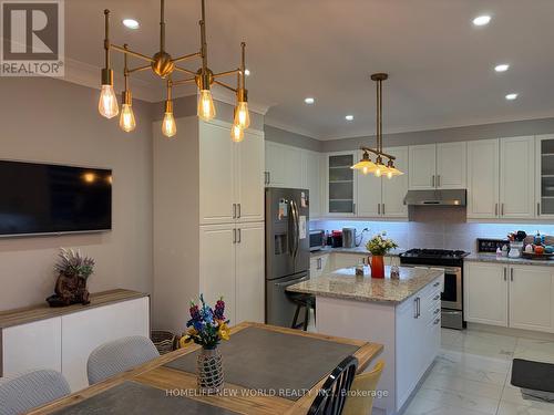 143 Mondial Crescent, East Gwillimbury, ON - Indoor Photo Showing Kitchen With Upgraded Kitchen