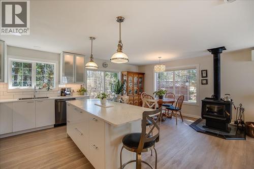 210 Bayview Street, Kaslo, BC - Indoor Photo Showing Kitchen With Upgraded Kitchen