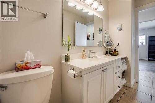 210 Bayview Street, Kaslo, BC - Indoor Photo Showing Bathroom