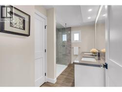 Main bathroom - 