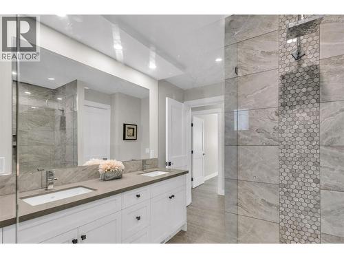 Luxurious main bathroom - 488 Sheila Crescent, Kelowna, BC - Indoor Photo Showing Bathroom