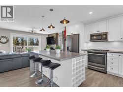 Gorgeous updated kitchen - 