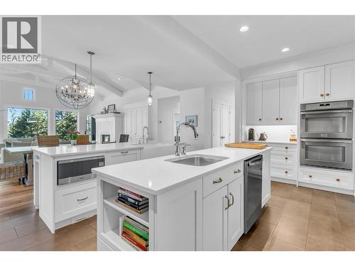 2376 Saucier Road, Kelowna, BC - Indoor Photo Showing Kitchen With Upgraded Kitchen