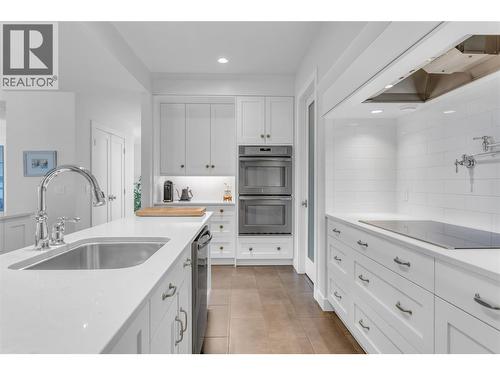 2376 Saucier Road, Kelowna, BC - Indoor Photo Showing Kitchen With Upgraded Kitchen