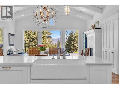 2376 Saucier Road, Kelowna, BC - Indoor
