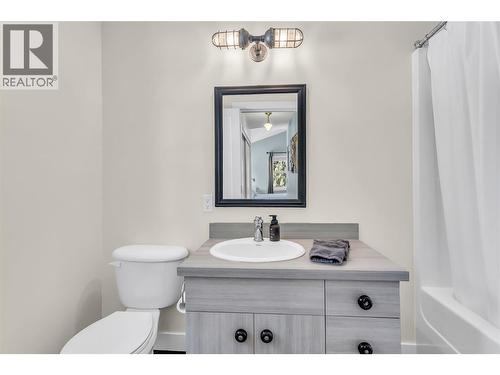 ensuite - 2376 Saucier Road, Kelowna, BC - Indoor Photo Showing Bathroom