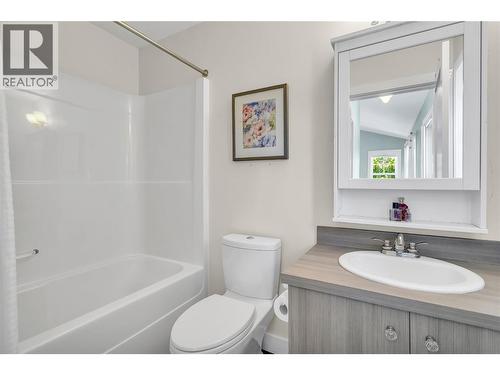 ensuite - 2376 Saucier Road, Kelowna, BC - Indoor Photo Showing Bathroom