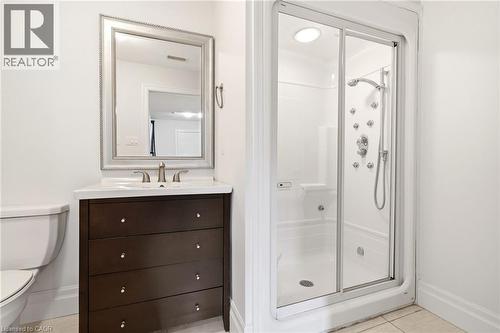 991 Glenwood Avenue, Burlington, ON - Indoor Photo Showing Bathroom