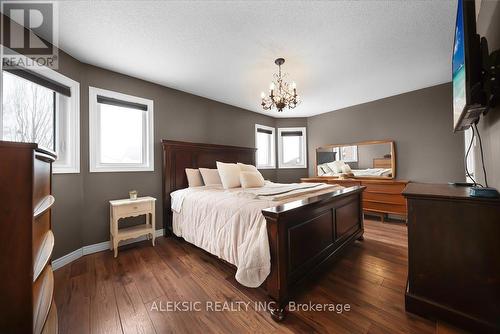 33 Hillpath Crescent, Brampton, ON - Indoor Photo Showing Bedroom