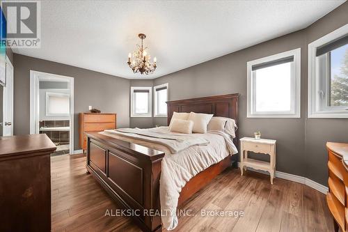 33 Hillpath Crescent, Brampton, ON - Indoor Photo Showing Bedroom