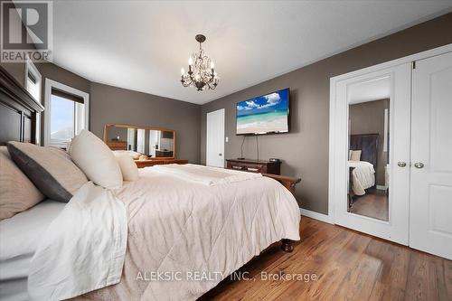 33 Hillpath Crescent, Brampton, ON - Indoor Photo Showing Bedroom