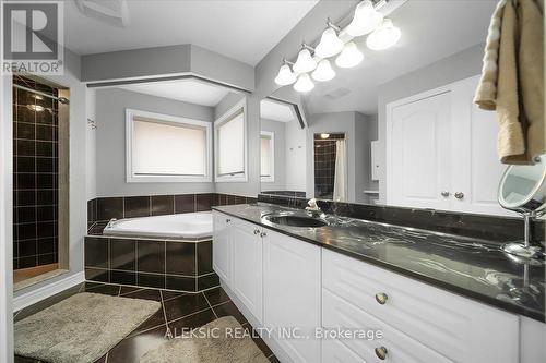 33 Hillpath Crescent, Brampton, ON - Indoor