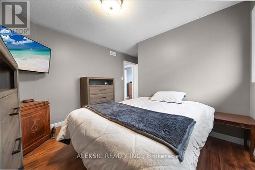 33 Hillpath Crescent, Brampton, ON - Indoor Photo Showing Bedroom